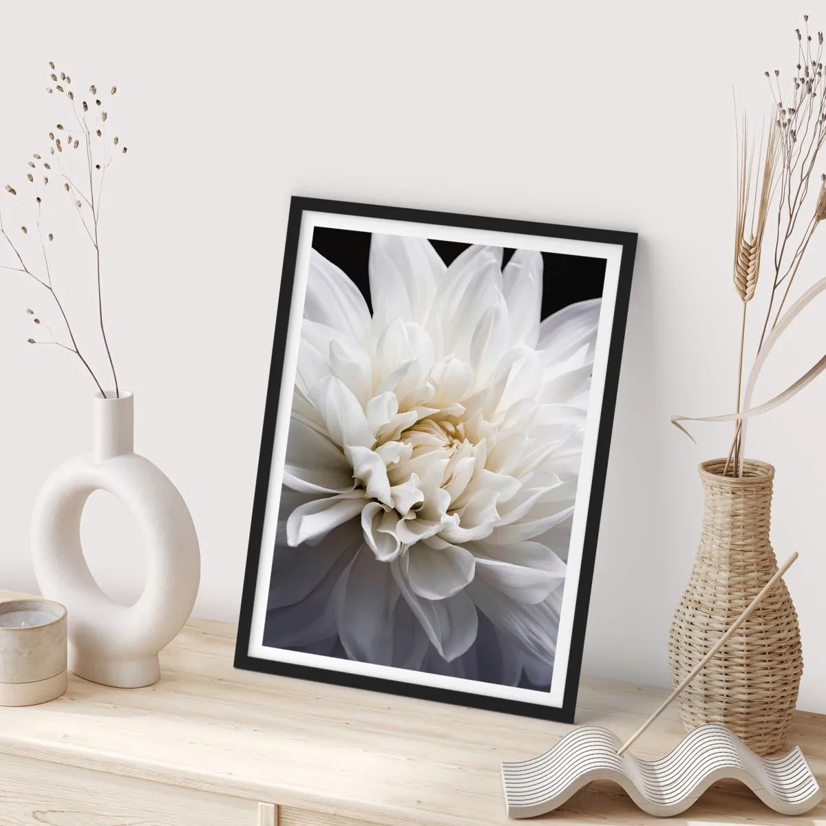 Poster in black frame - Close-up of a white dahlia against a dark background - 50x70cm - Bride's Morning - Modern wall decoration for the living room and bedroom ARTTOR