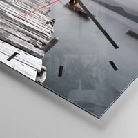 Clock face with lines