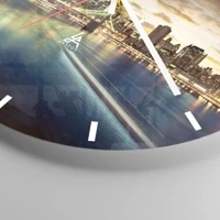 Clock face with lines