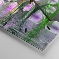 Clock face with lines