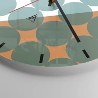 Clock face with lines