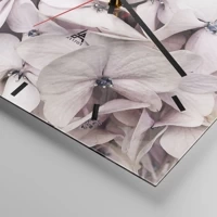 Clock face with lines