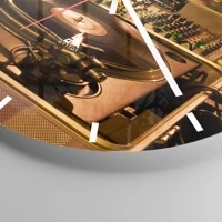 Clock face with lines