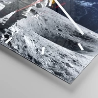 Clock face with lines