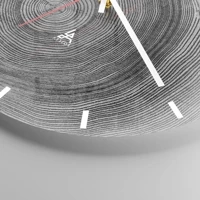 Clock face with lines