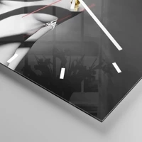 Clock face with lines