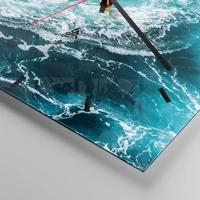 Clock face with lines