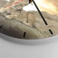 Clock face with lines