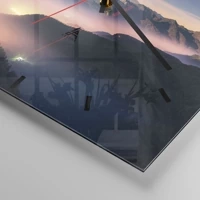 Clock face with lines