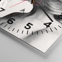 Clock face with numbers