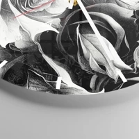 Clock face with lines