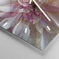 Clock face with lines