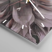 Clock face with lines