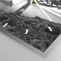 Clock face with lines