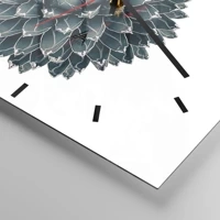 Clock face with lines