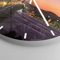 Clock face with lines