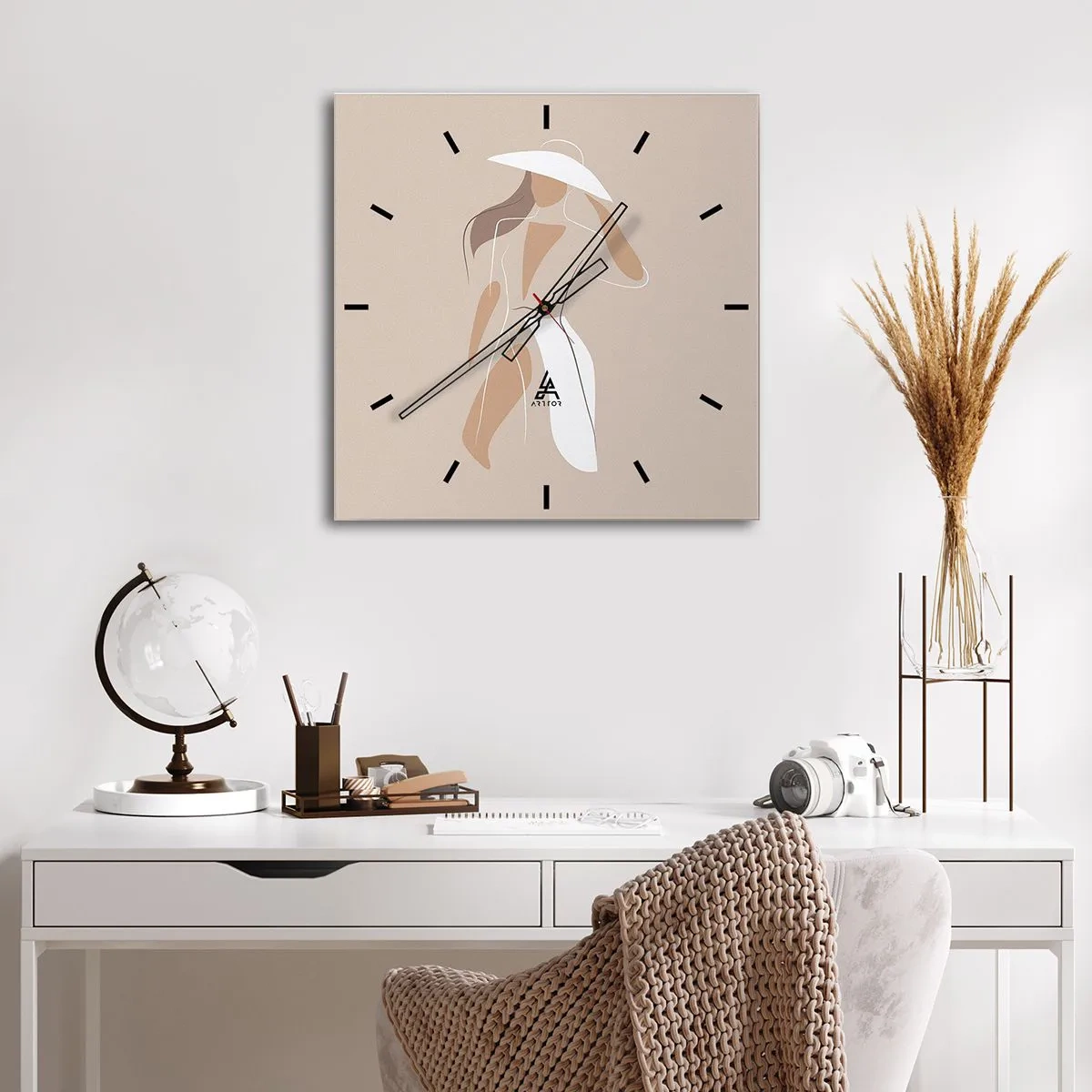 Wall clock - Clock on glass - Fashion Is Fun - 30x30 cm