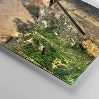 Clock face with lines