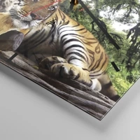 Clock face with lines