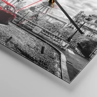 Clock face with lines