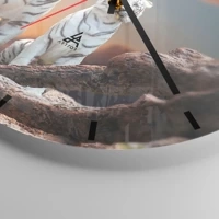 Clock face with lines