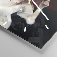 Clock face with lines