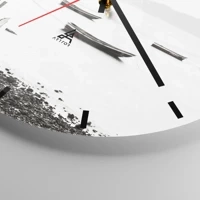 Clock face with lines