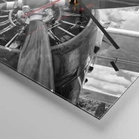 Clock face with lines