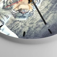 Clock face with lines