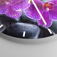 Clock face with lines