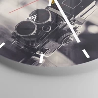 Clock face with lines