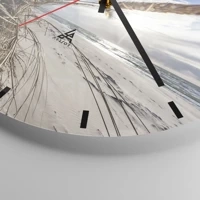 Clock face with lines