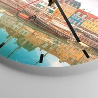 Clock face with lines