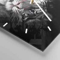 Clock face with lines