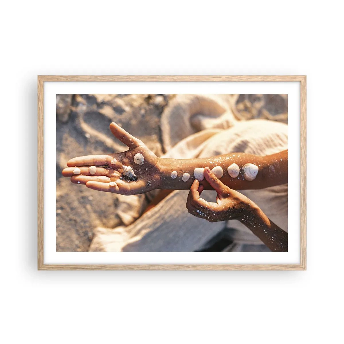 Poster in light oak frame - Beauty at Hand - 70x50 cm