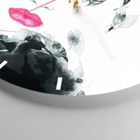 Clock face with lines