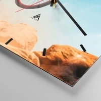 Clock face with lines