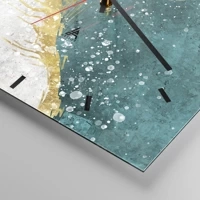 Clock face with lines