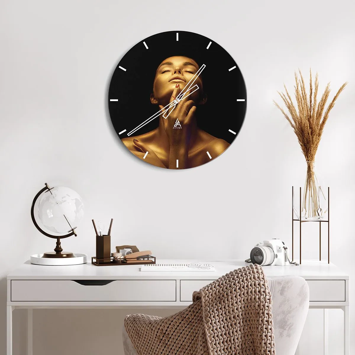 Wall clock - Clock on glass - Sensual portrait of a woman in gold on a black background - 30x30cm - Like Golden Silk - Modern wall decoration for the living room, kitchen, and bedroom ARTTOR