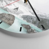 Clock face with lines