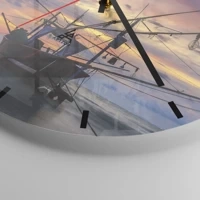 Clock face with lines