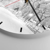 Clock face with lines