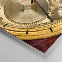 Clock face with lines