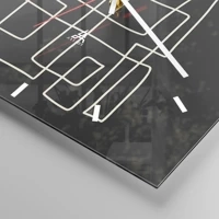 Clock face with lines