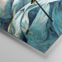 Clock face with lines