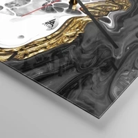 Clock face with lines