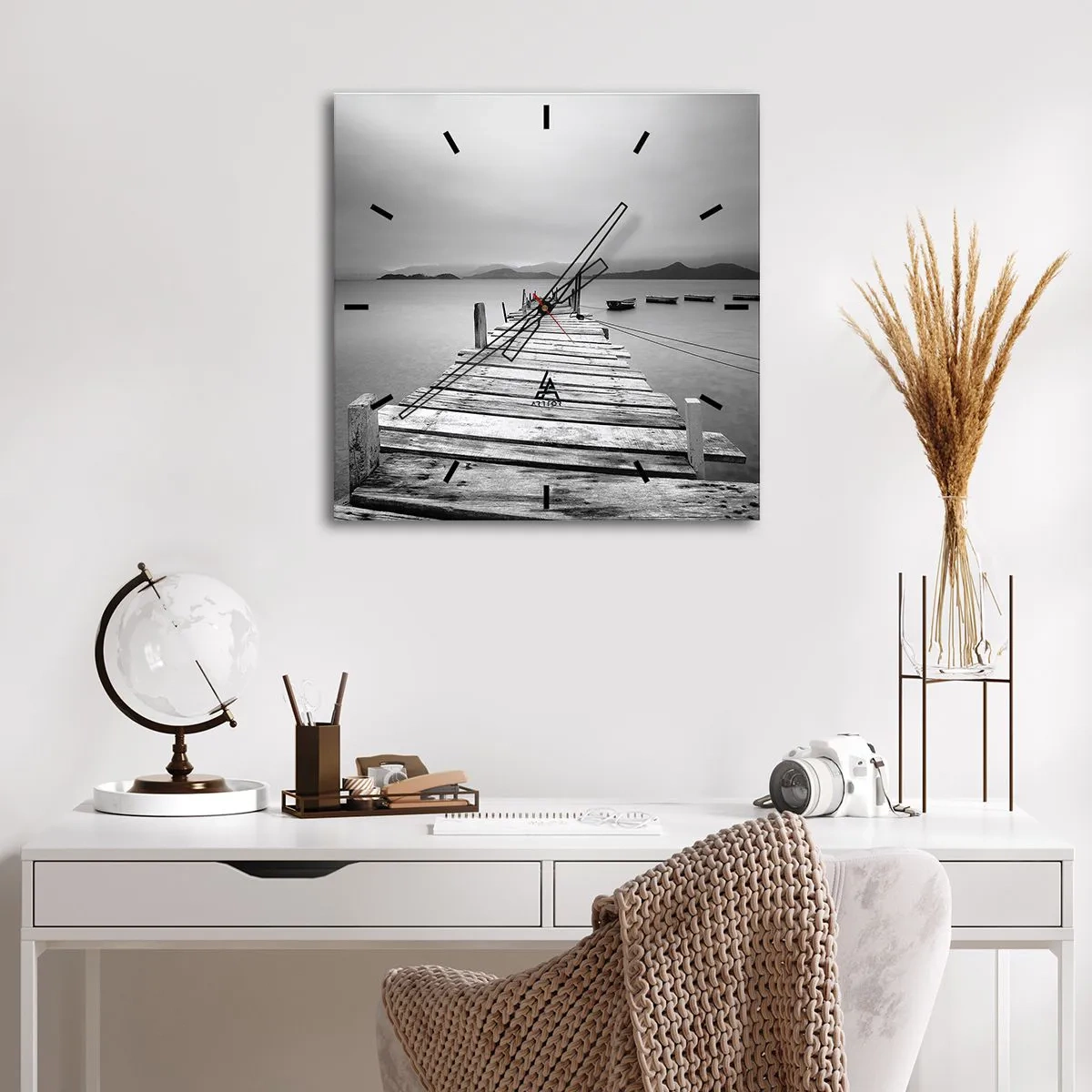 Wall clock - Clock on glass - In a Faraway Land - 30x30 cm