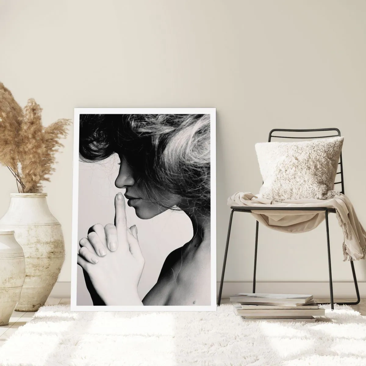Poster - Listening to Herself - 61x91 cm