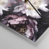 Clock face with lines