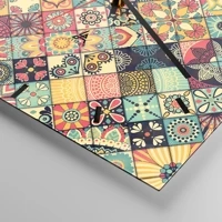 Clock face with lines